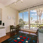 Rent4rest Beachfront * إستوريل