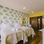 Rent4rest Beachfront شقة