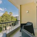 Rent4rest Beachfront * إستوريل