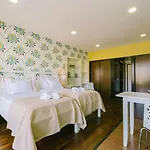 Rent4rest Beachfront * إستوريل
