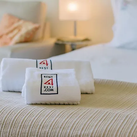 Rent4rest Beachfront 아파트 *