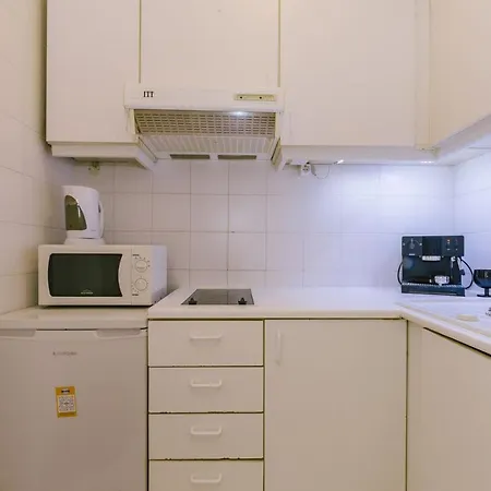 Rent4rest Beachfront Apartment *