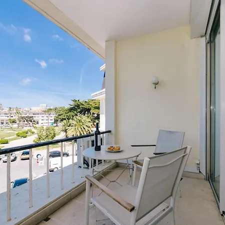 Rent4rest Beachfront Apartament *