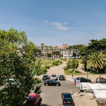 Rent4rest Beachfront Apartment *
