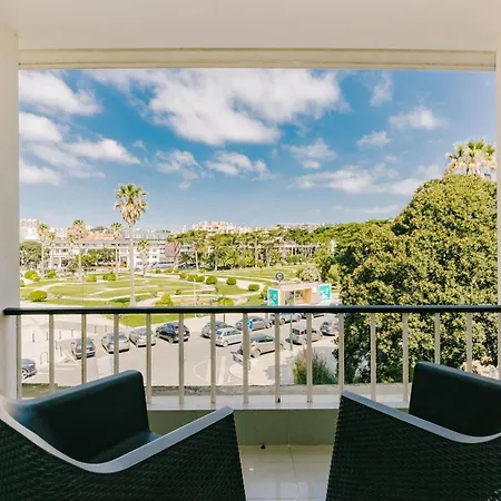 Rent4rest Beachfront 아파트