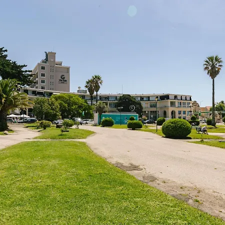 Rent4rest Beachfront شقة *