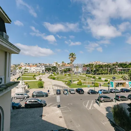 Rent4rest Beachfront شقة
