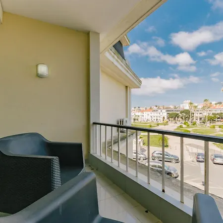 Rent4rest Beachfront Apartment *